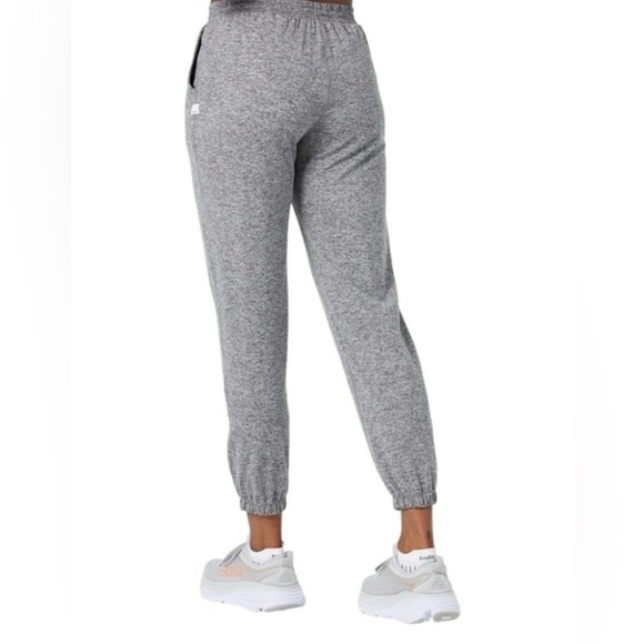 Vuori Women’s Boyfriend Sweatpant - Picture 8 of 9